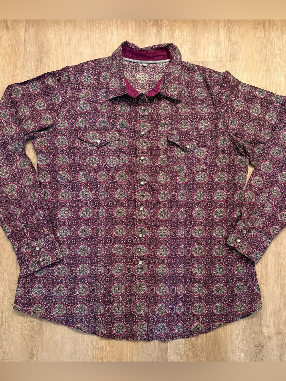 Cinch Women’s XL Burgundy Geometric Pearl Snaps Western Button Down Shirt